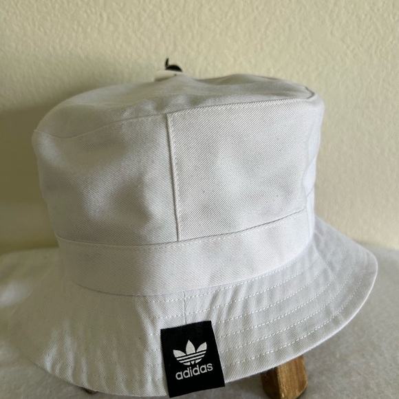 NWT ADIDAS FLORAL TREFOIL BUCKET HAT - Picture 3 of 7